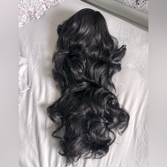 Black Layered Lace Front Wig - Picture 4 of 5